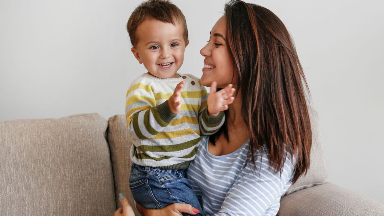 child and Mum cuddling